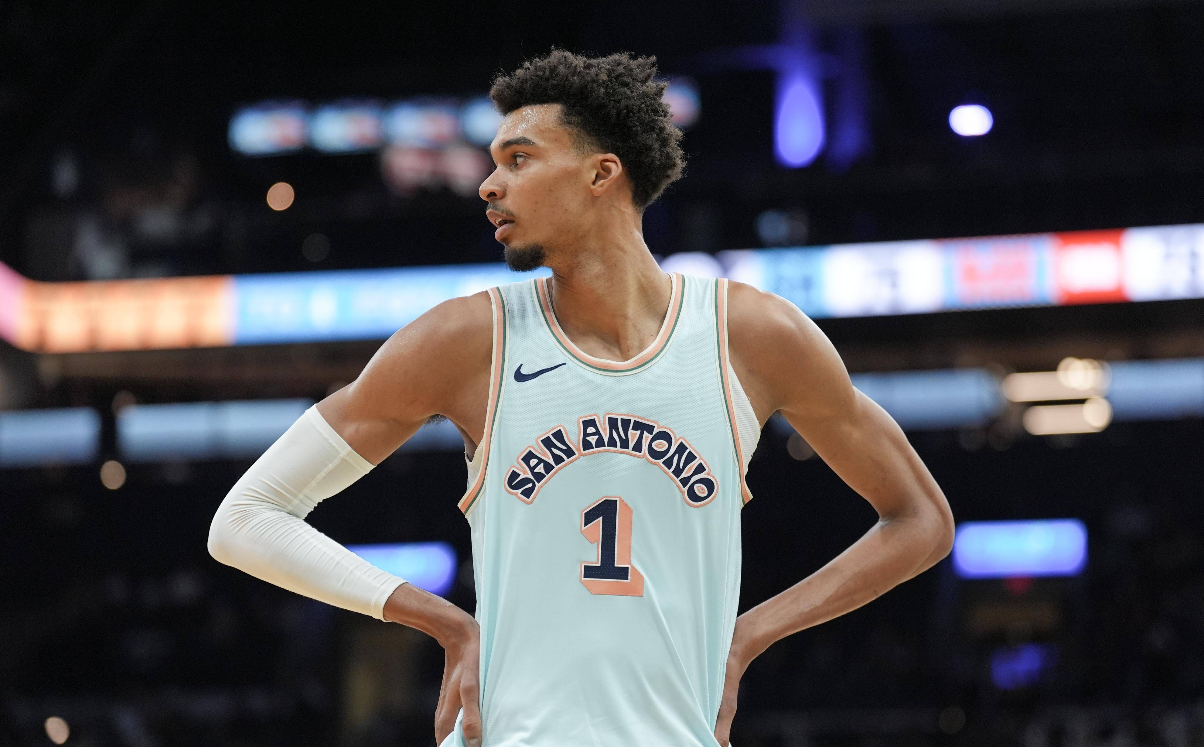 关于今夜NBA总决赛焦点战;佛罗伦萨完成伤情更新;气氛紧张;球队文化被再次提及的信息 关于今夜NBA总决赛焦点战;佛罗伦萨完成伤情更新;气氛紧张;球队文化被再次提及的信息