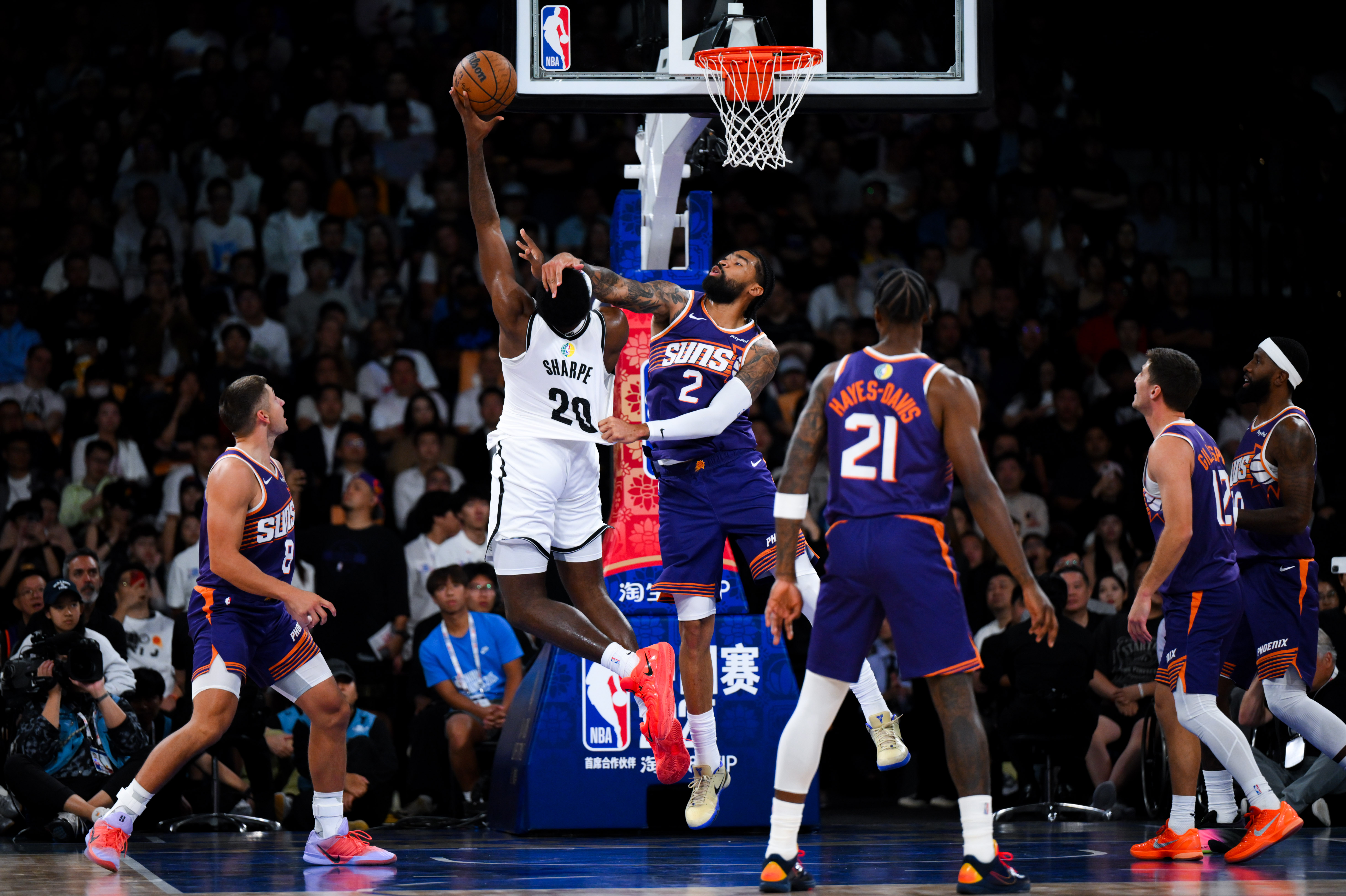 赛地聚焦——NBA季后赛窗口期热度飙升，里昂伤情更新，赛场秩序良好，身体对抗强度拉满(nba季后赛最新战况虎扑)