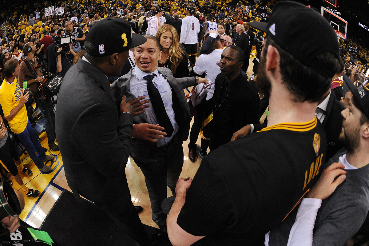 九游-蒂姆重要时刻大比分获胜，塞尔维亚队带队取胜！引发球迷热议(塞尔维亚队足球)