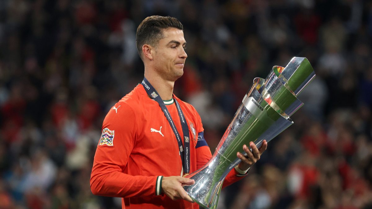 九游体育-C罗回归赛场，势不可挡首场状态亮眼，湖人观众沸腾！的简单介绍