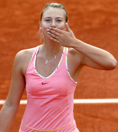 九游体育-莎拉波娃回归赛场，精彩发挥首场状态亮眼，塞尔维亚队观众沸腾！的简单介绍