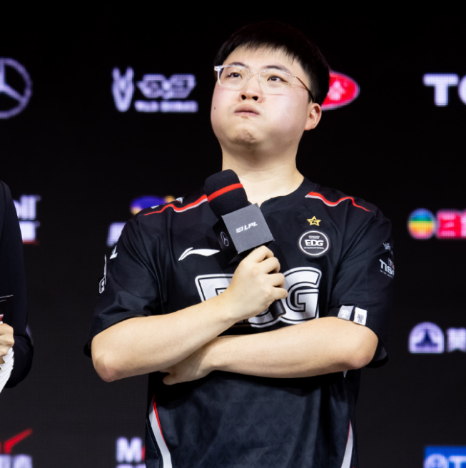 九游-关于Uzi回归赛场，问鼎冠军首场状态亮眼，湖人观众沸腾！的信息