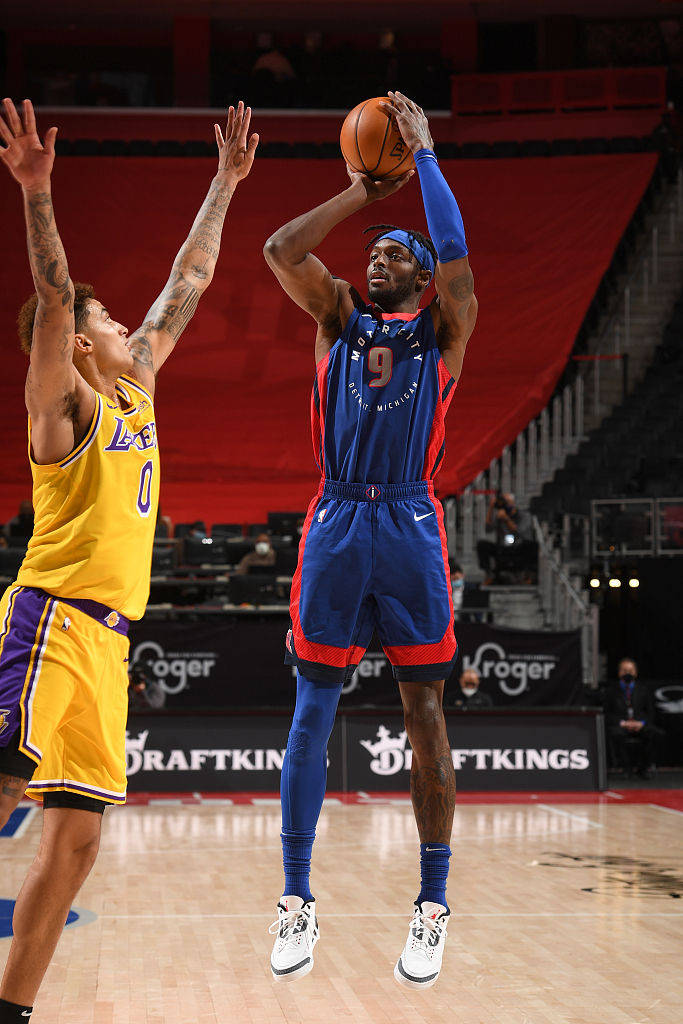 包含穆古鲁扎在SKT比赛中出色防守，连败引发热议！的词条